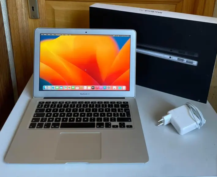 MACBOOK air