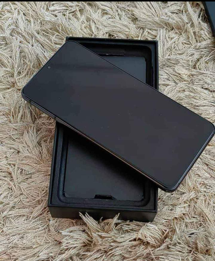 Samsung galaxy S21 ultra 5g
Ouvert à tous les réseaux, gris, dual sim❗