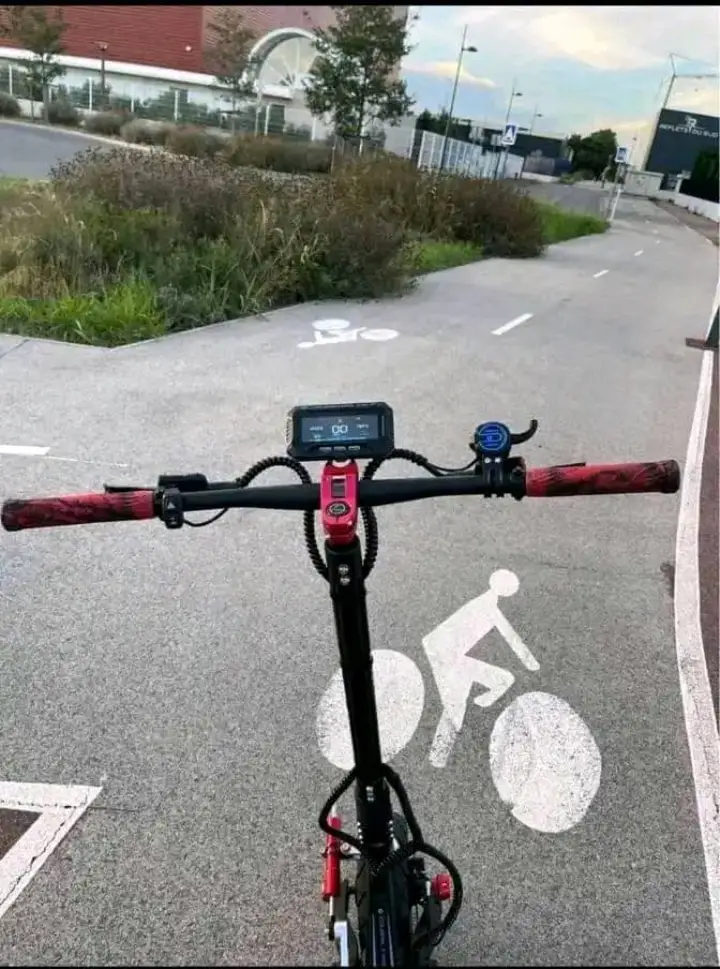 Don de ma trotinette freestyle marque Dualtron en très bonne état