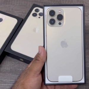 iPhones 11 , 14 pro max