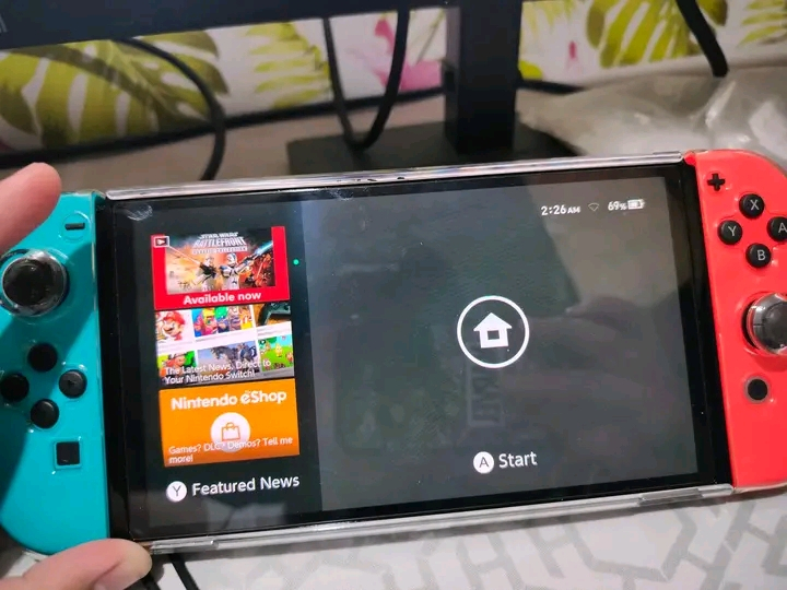 Nintendo Switch Oled ( Bleu Néon/Rouge Néon )