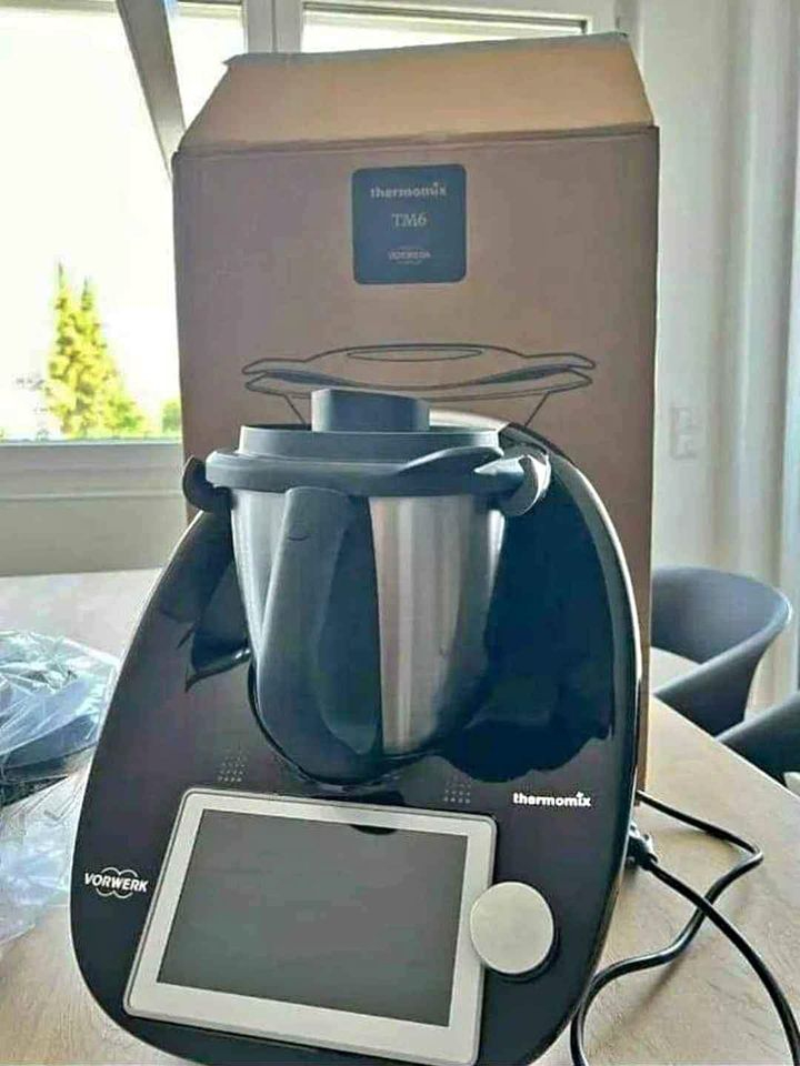 Thermomix TM6 noire en bonne état et fonctionne bien