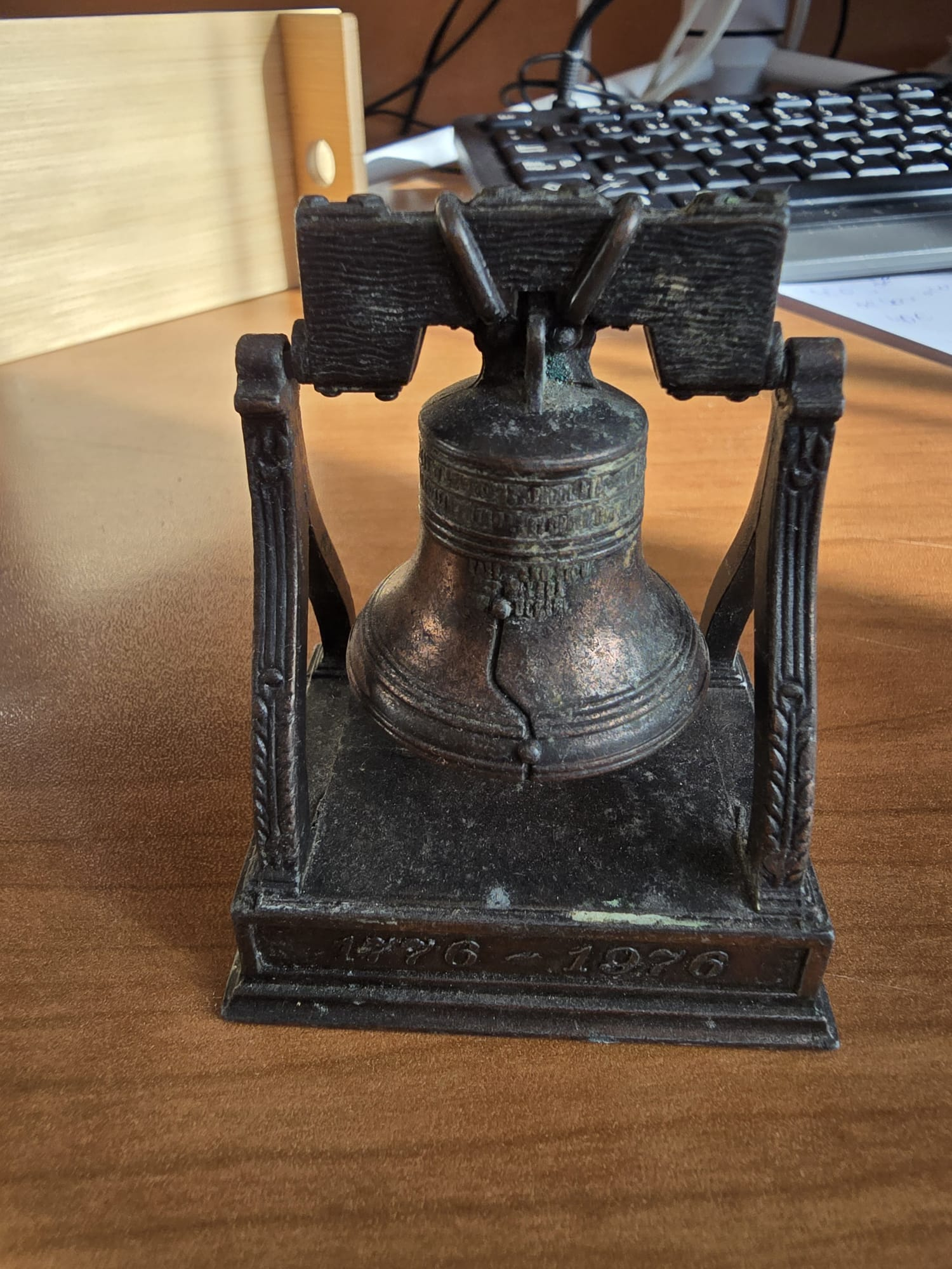 Taille-crayon commémoratif Liberty Bell 1776-1976 - Miniature 2