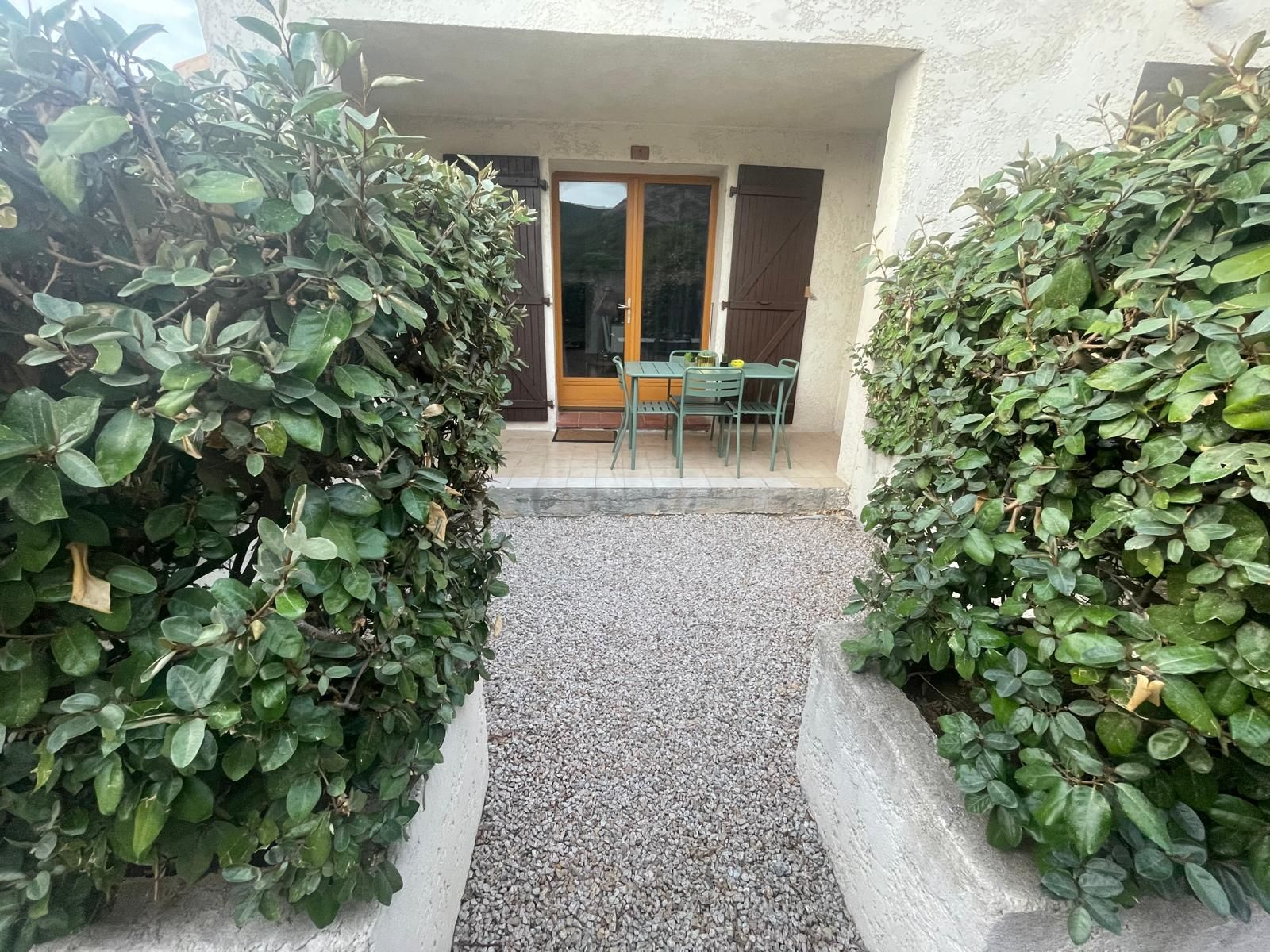 Charmant petit T2 avec Terrasse et Jardin L02 - Miniature 2