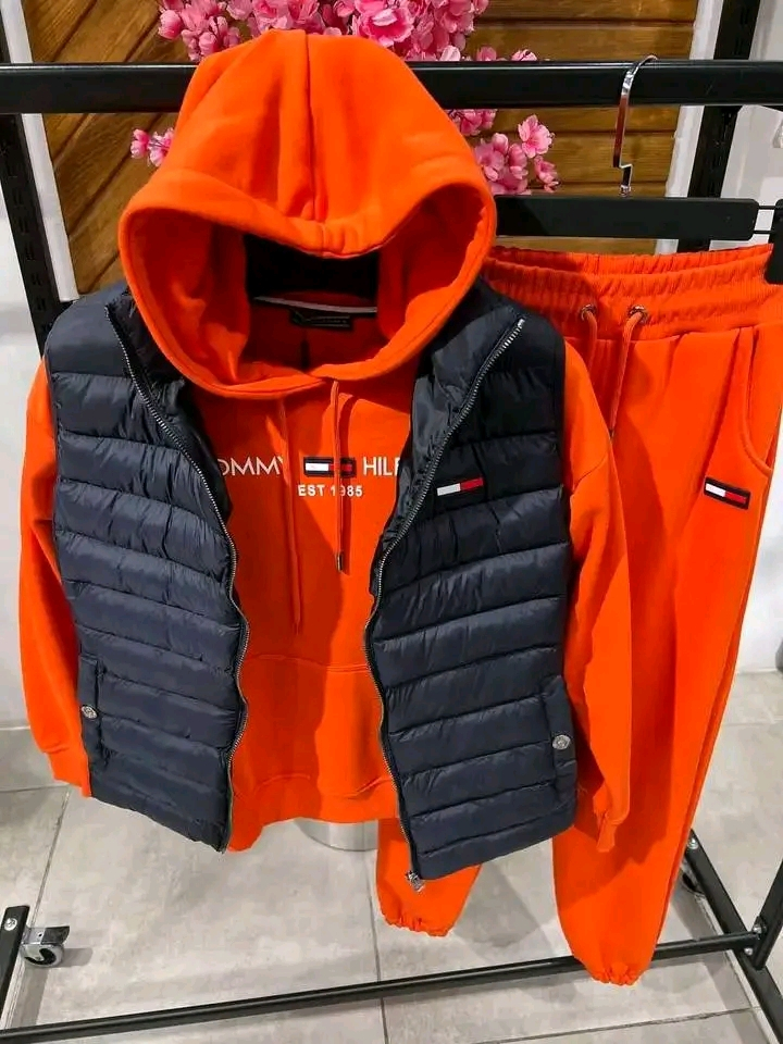 Ensemble Tommy,PSG , Nike et Lacoste sont disponibles a bon prix