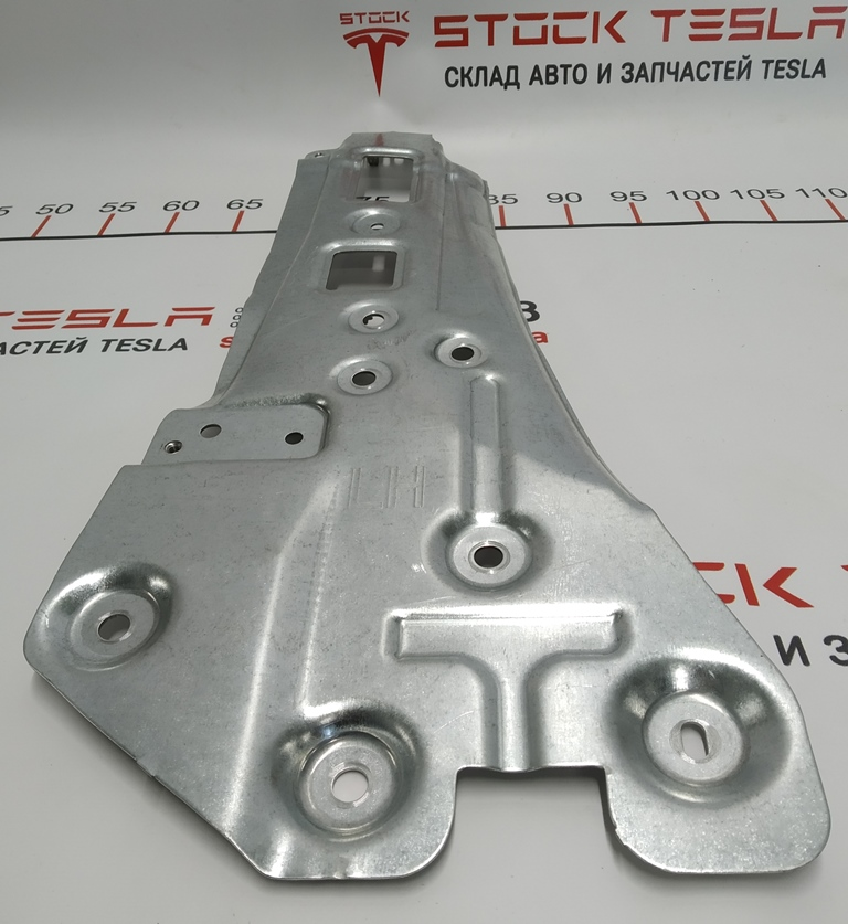 Plaque de fixation de rack gauche Tesla 1086805-00-A