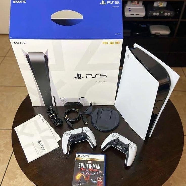 Appareil Sony Ps5 avec tous les accessoires.