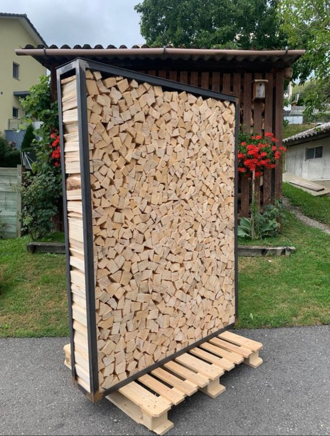 Cadre de bois de chauffage, y compris bois de chauffage en sapin