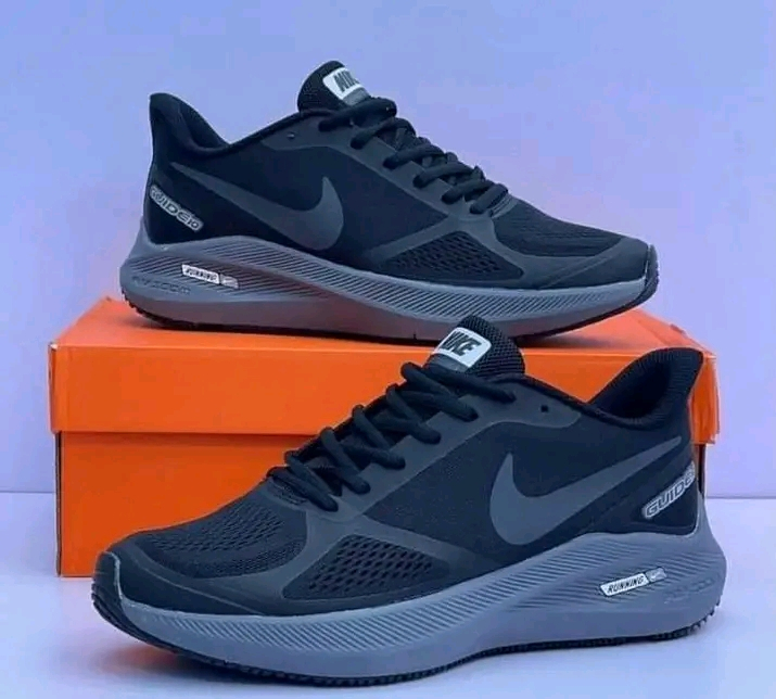 Des chaussures de homme et femme 🥰. - Miniature 2