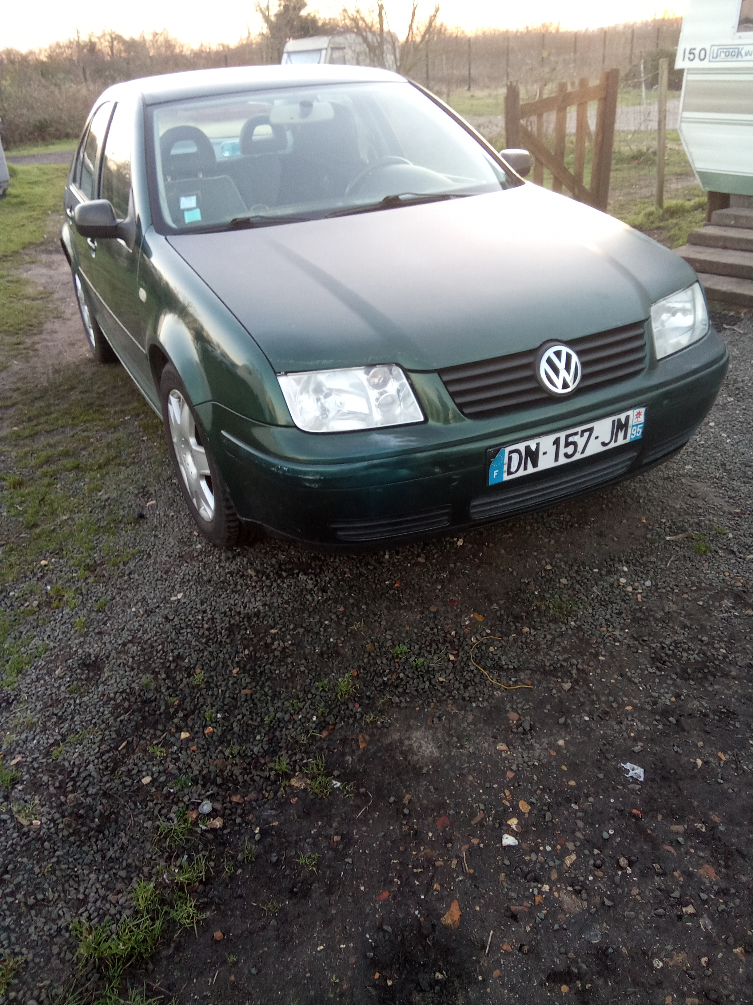 Volkswagen Bora Essence 2 Litres en Excellent État - Miniature 11