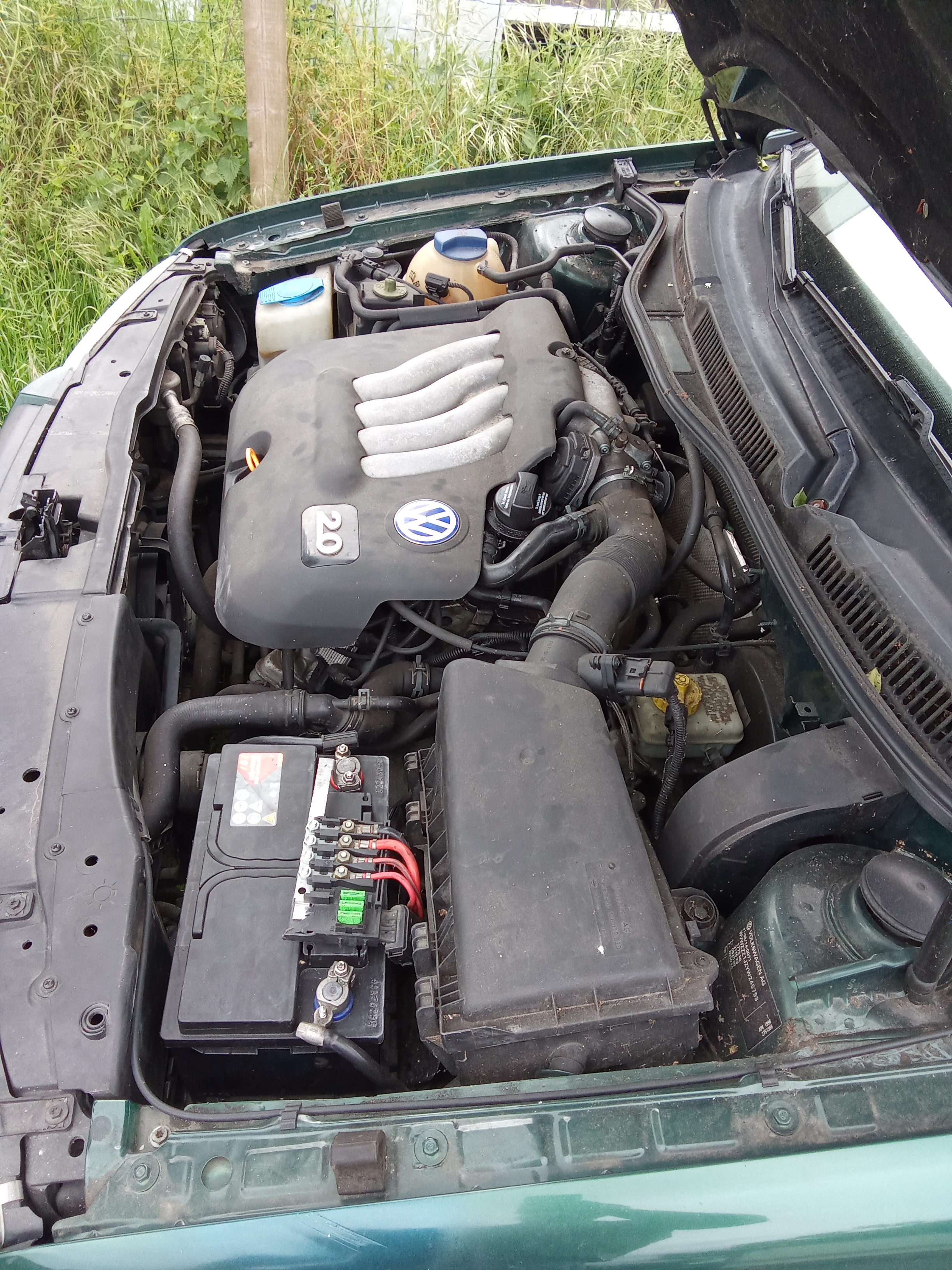 Volkswagen Bora Essence 2 Litres en Excellent État - Miniature 8