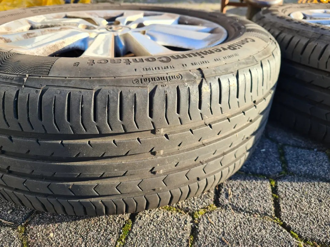 4 pneumatiques, Continental 205/55 R16