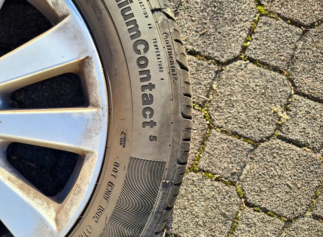 4 pneumatiques, Continental 205/55 R16 - Miniature 2