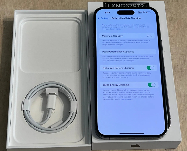 iPhone 14 pro max avec tout ses accessoires