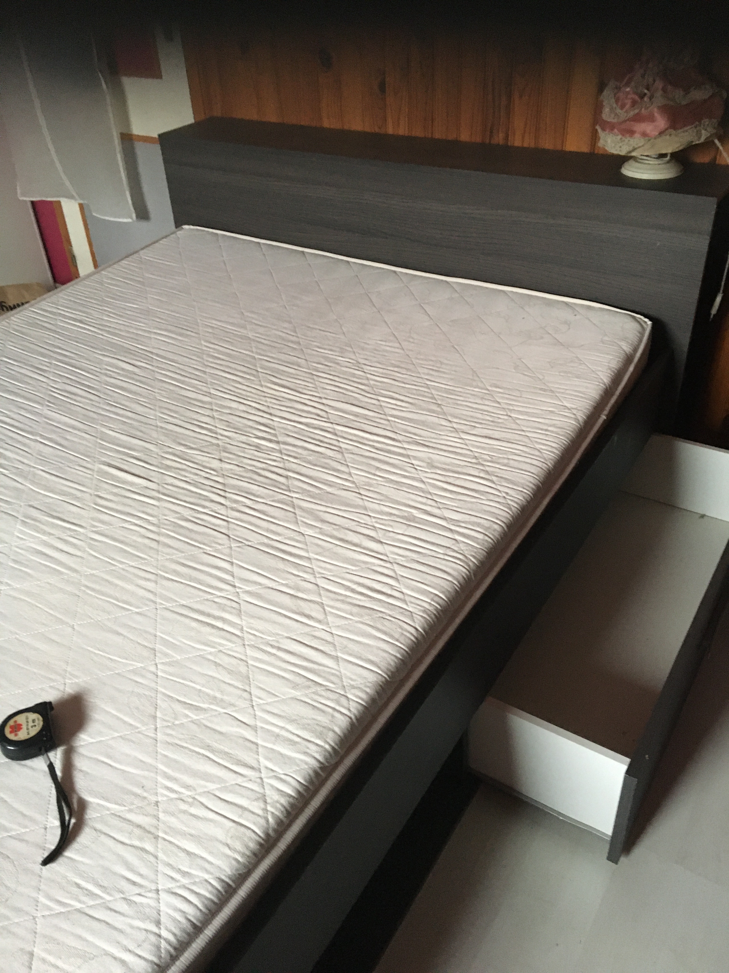 Lit 2 places ,matelas ,sommier à lattes