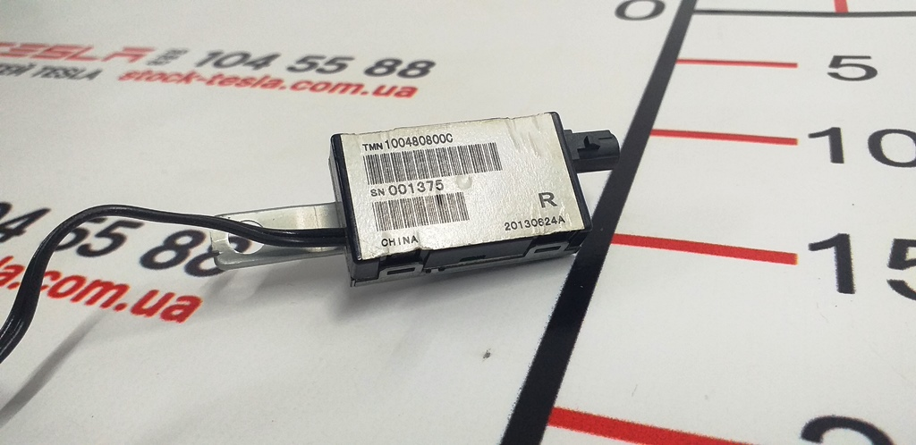 Amplificateur d'antenne FM2 - NA EU APAC (droite) Tesla  1004808-00-F