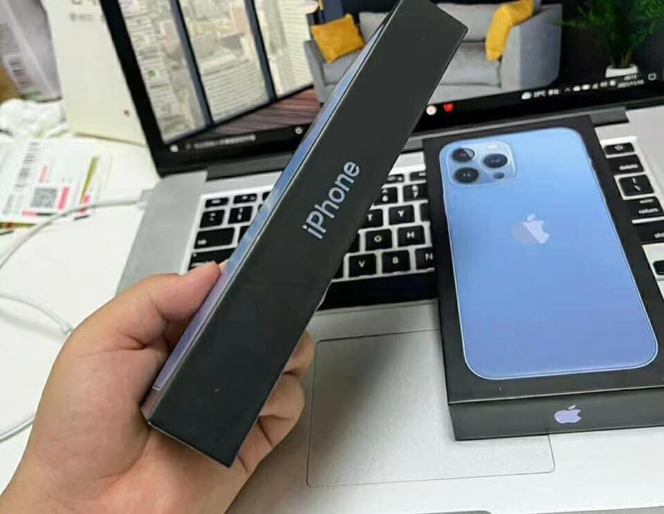 Nouveaux Apple iPhones 13 pro max 256 Go + Apple Watch série 5 40 mm