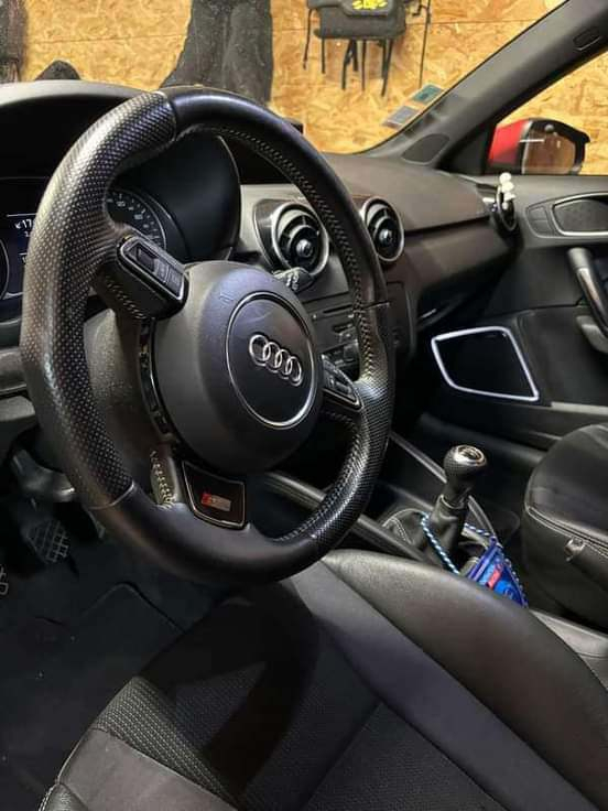 Je mets en vente mon Audi A1 SLINE SPORTBACK à vendre à un très bon
prix - Miniature 2