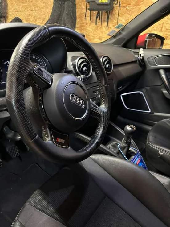 Je mets en vente mon Audi A1 SLINE SPORTBACK à vendre à un très bon
prix - Miniature 3