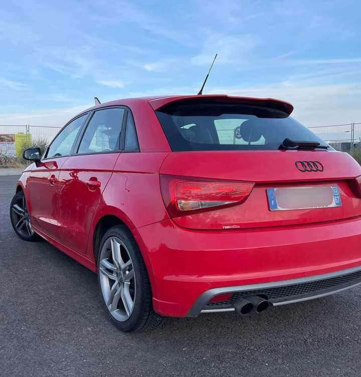 Je mets en vente mon Audi A1 SLINE SPORTBACK à vendre à un très bon
prix - Miniature 5