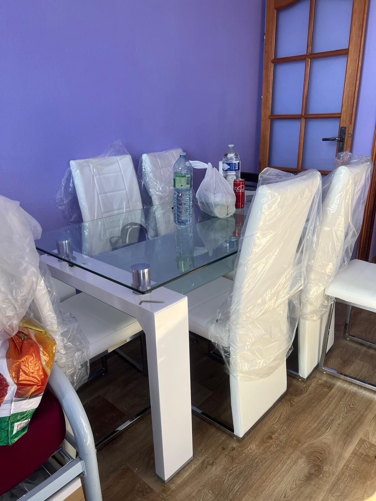 Vente de Mobilier d'Intérieur en Excellent État - Miniature 15