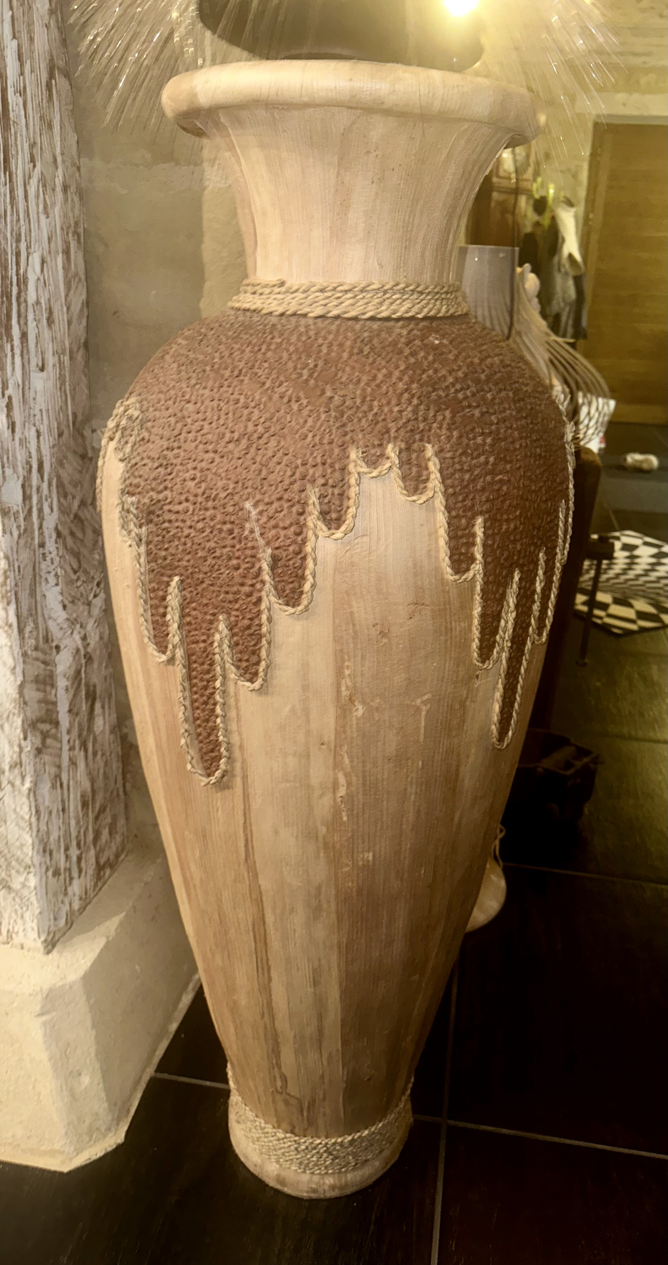 Jarre de décoration stylisée