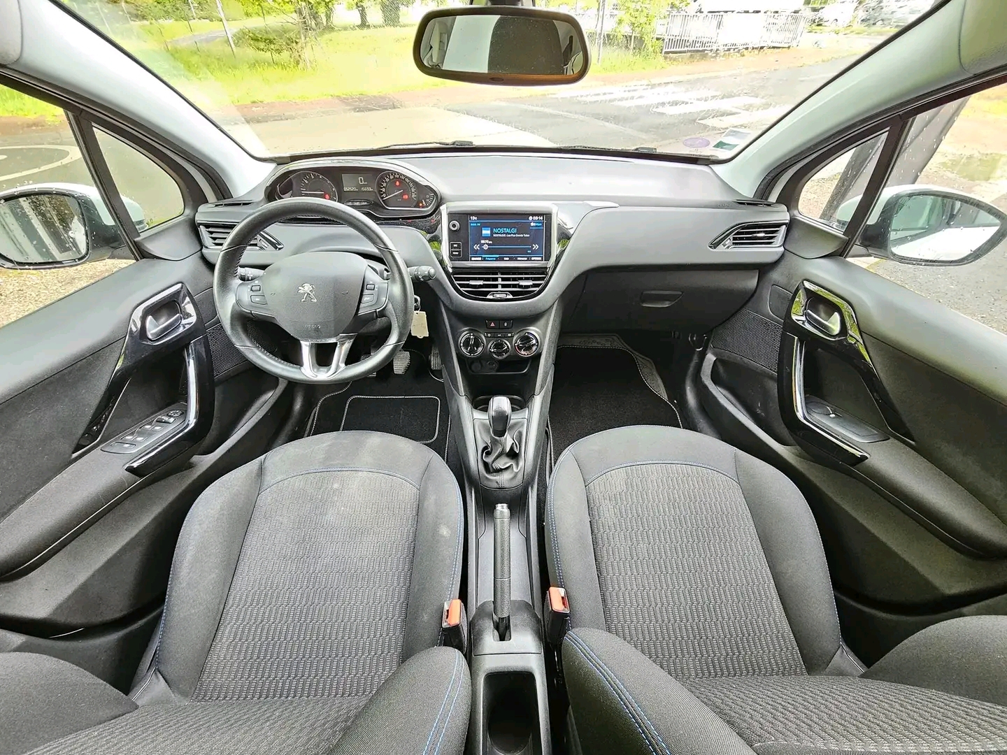 A saisir Peugeot 208
