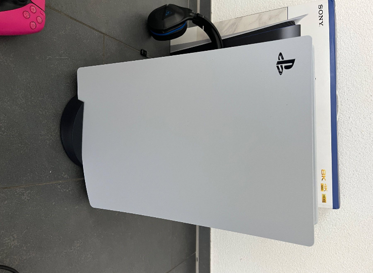 Playstation - Version disque avec contrôleur et casque - Photo 1