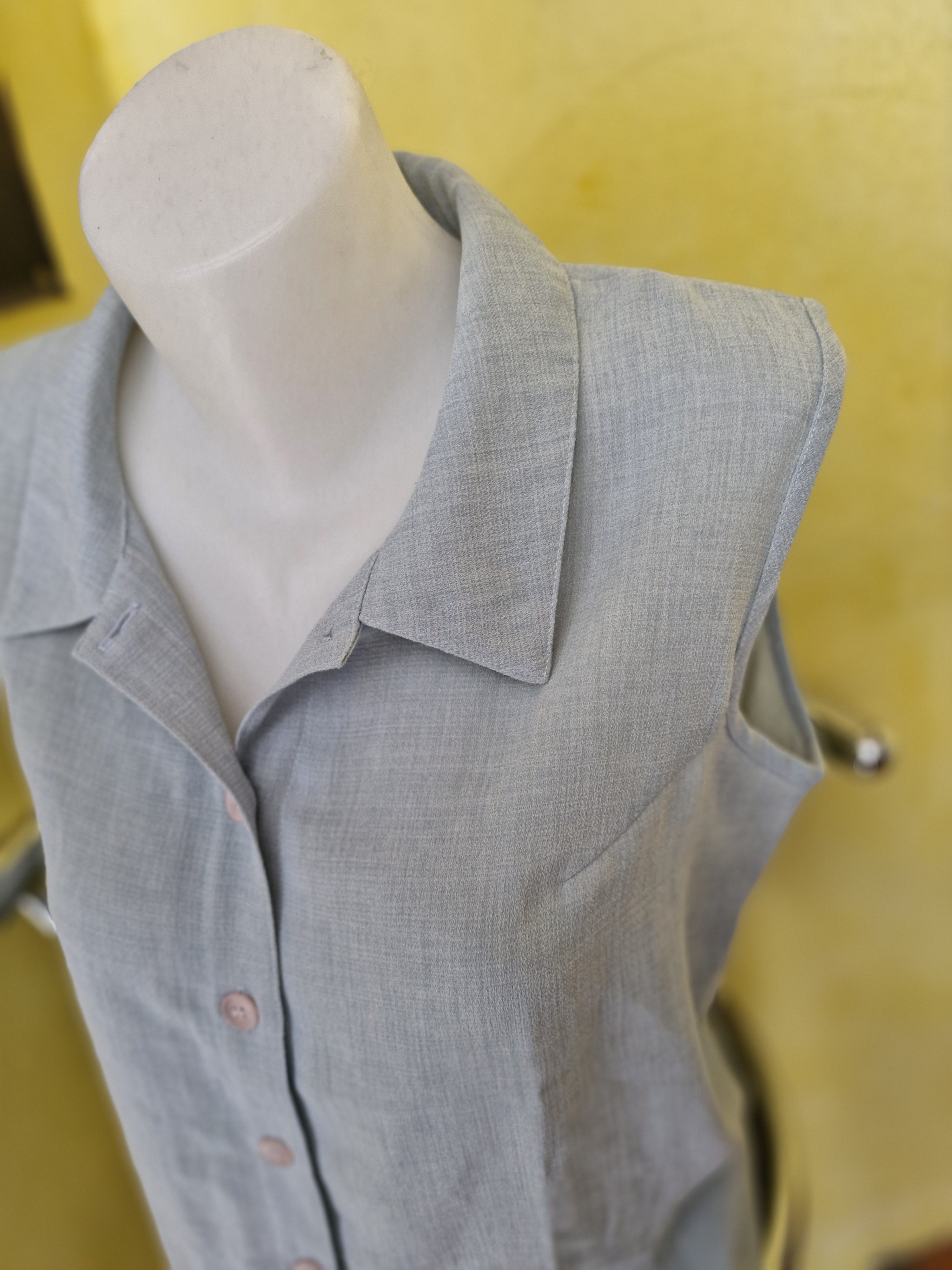 Chemisette femme taille 40 en très bon état - Miniature 2