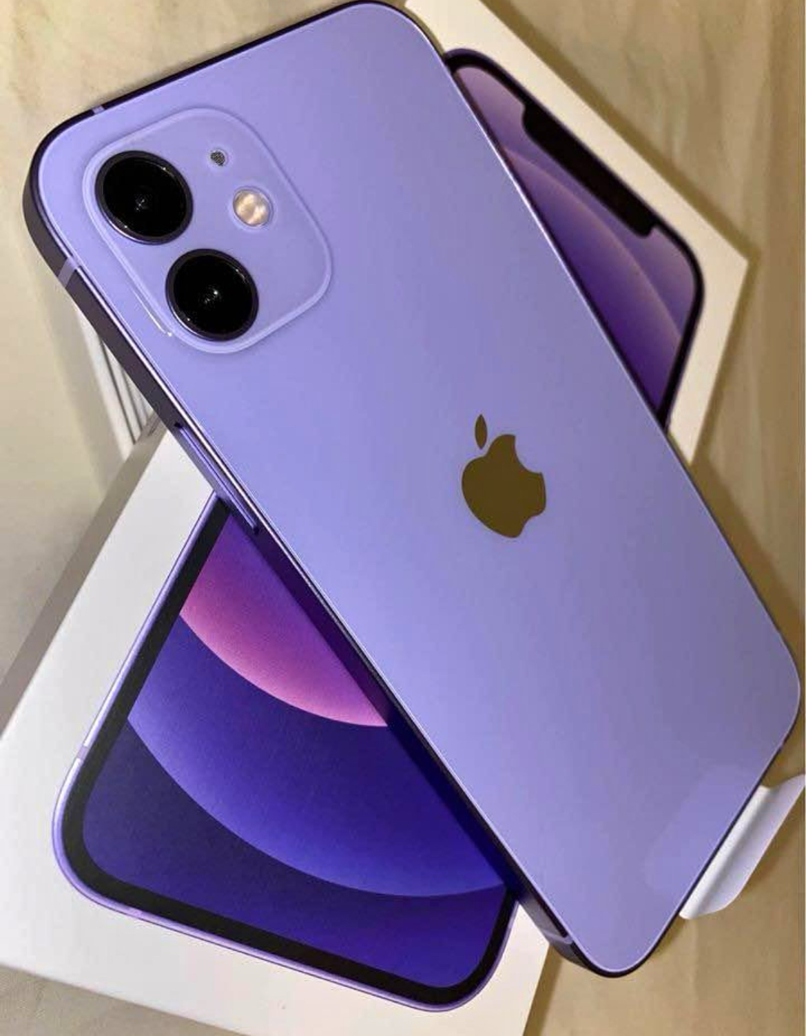 iPhone 12 violet avec boîte et accessoires
