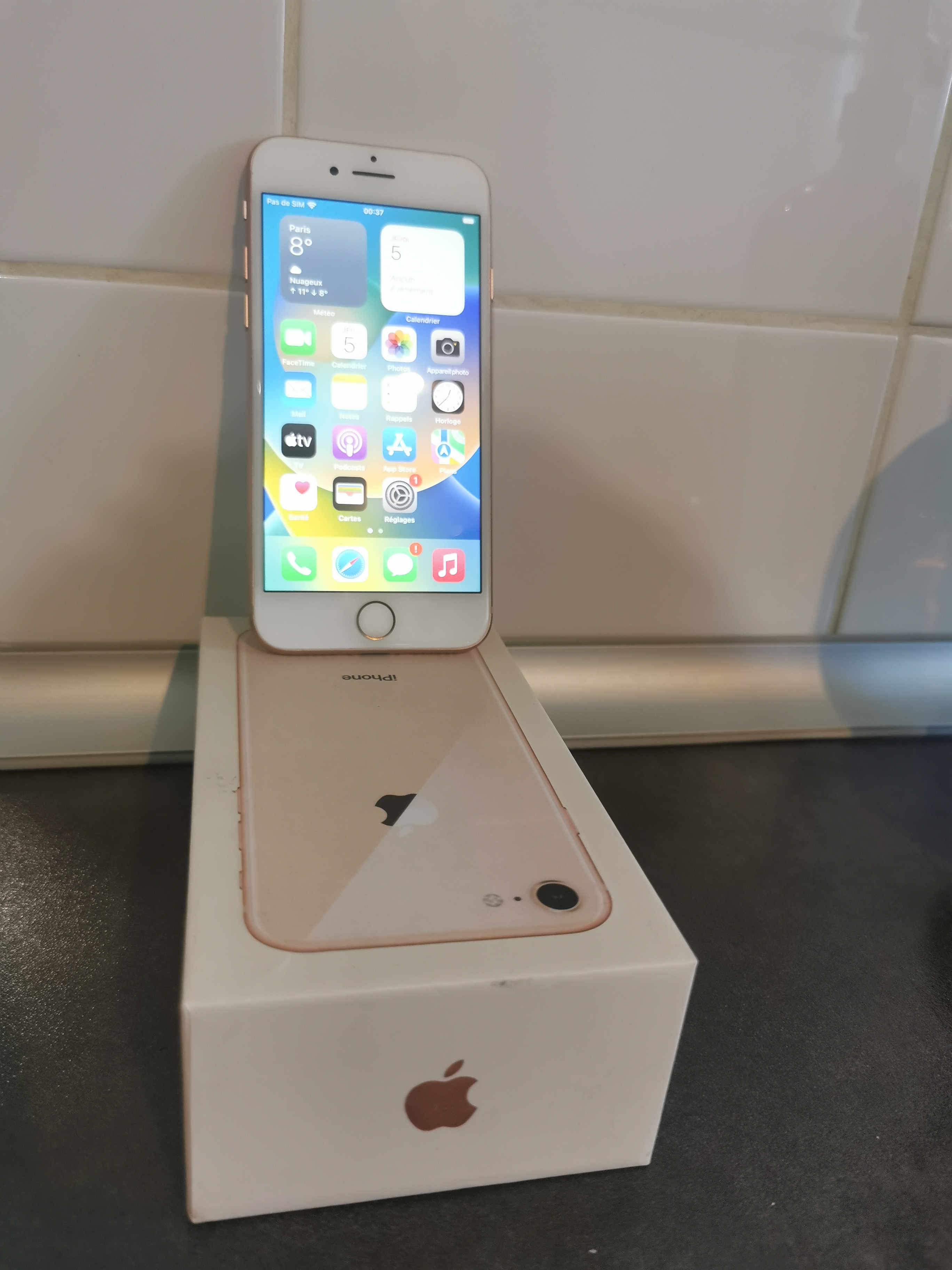 IPhone 8 en excellente état - Miniature 2