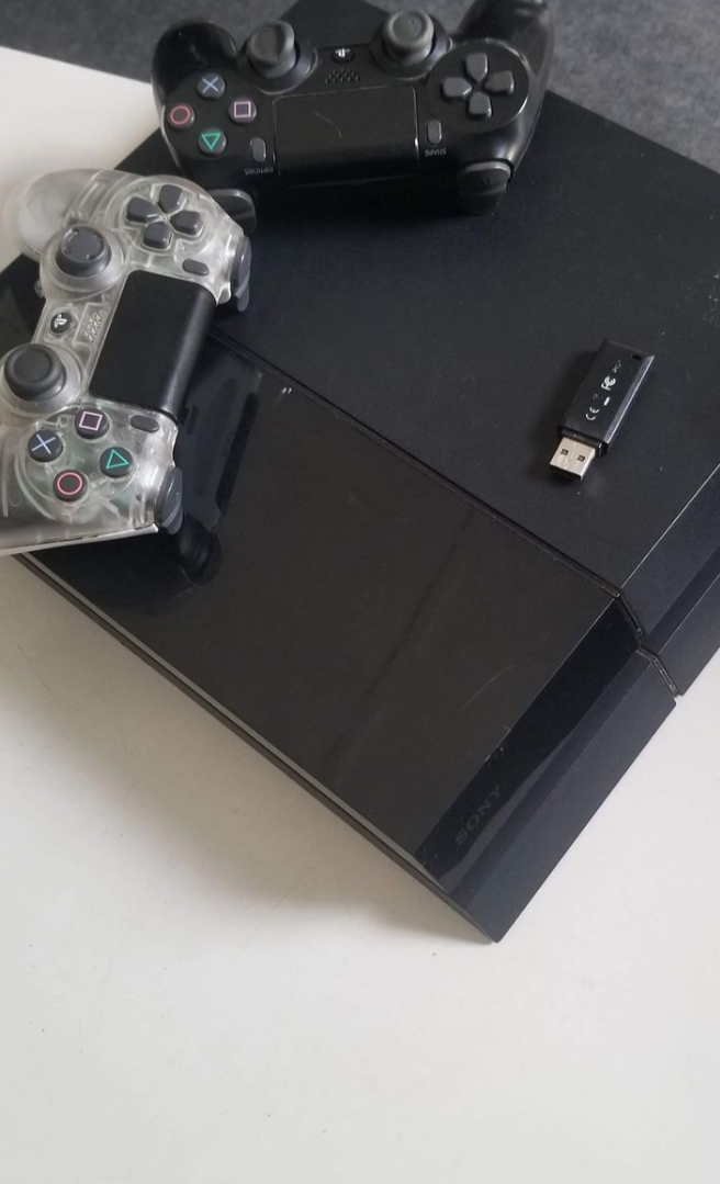 Console Playstation PS4 en très bon état