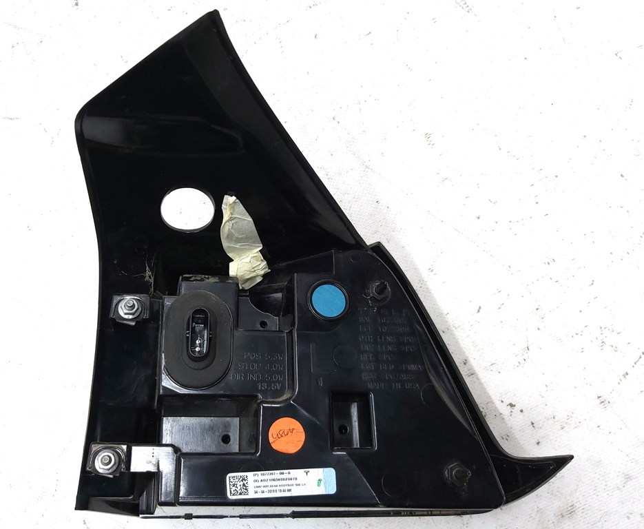Feu extérieur gauche (USA) Tesla modèle 3 modèle Y  1077397-00-G x