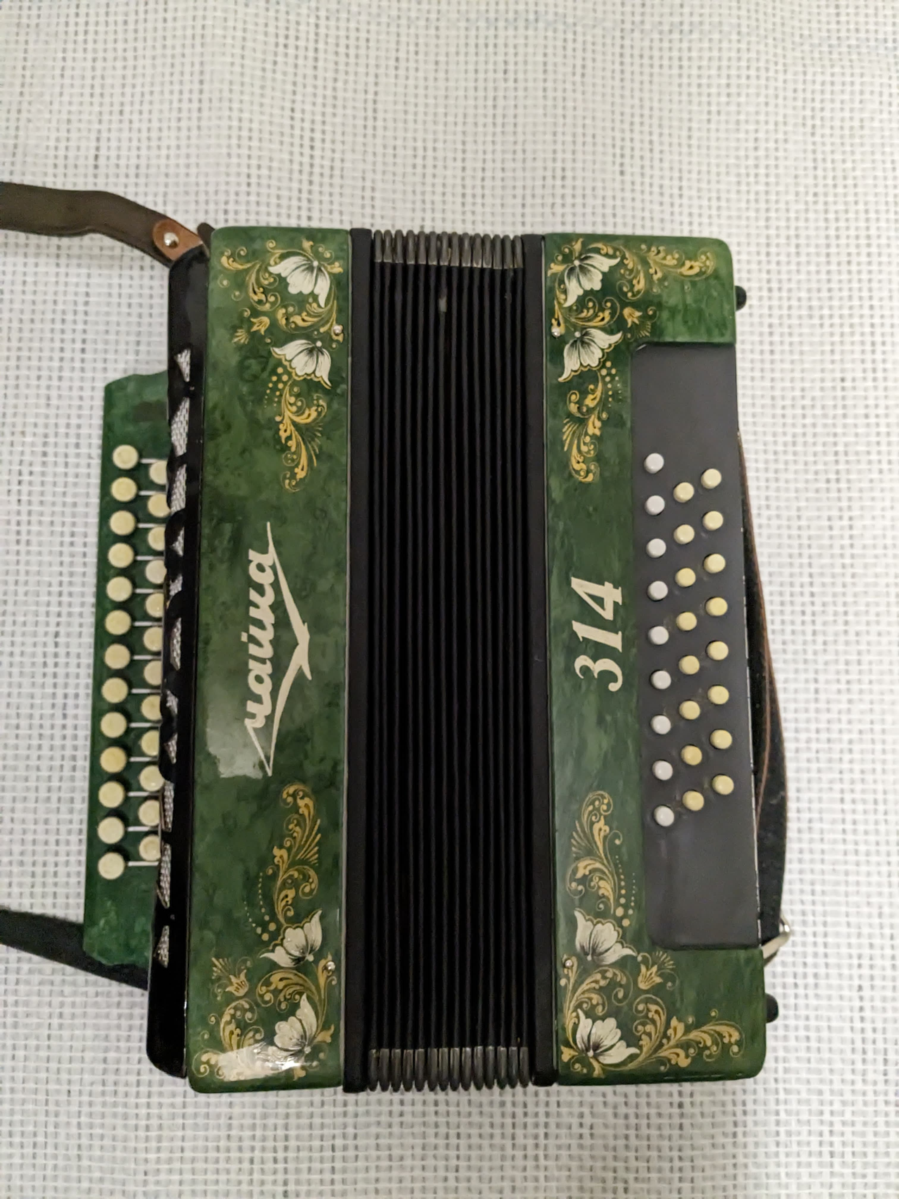 Accordeon en trés bonne etat a vendre - Miniature 2
