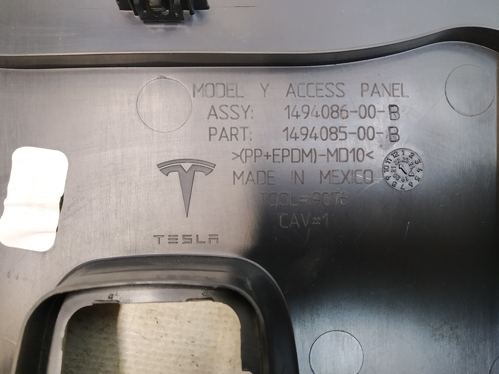 Panneau de verrouillage du compartiment moteur Tesla modèle Y
1494086-00-B