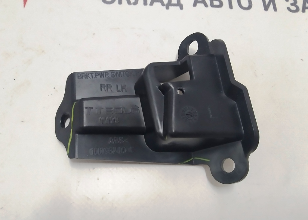 Support pour la fixation du bouton de lève-vitre de la porte arrière gauche Tesla 1007982-00-C