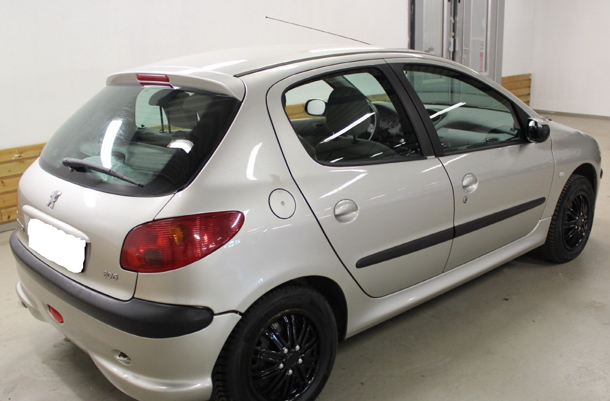 Peugeot 206 d'année 2004 Essence 103.000 kms AUTOMATIQUE