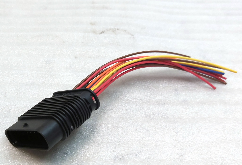 Connecteur de pare-chocs avant PA66GF25 (mâle) 706-326 1,2 A RH
807-446 RH AE