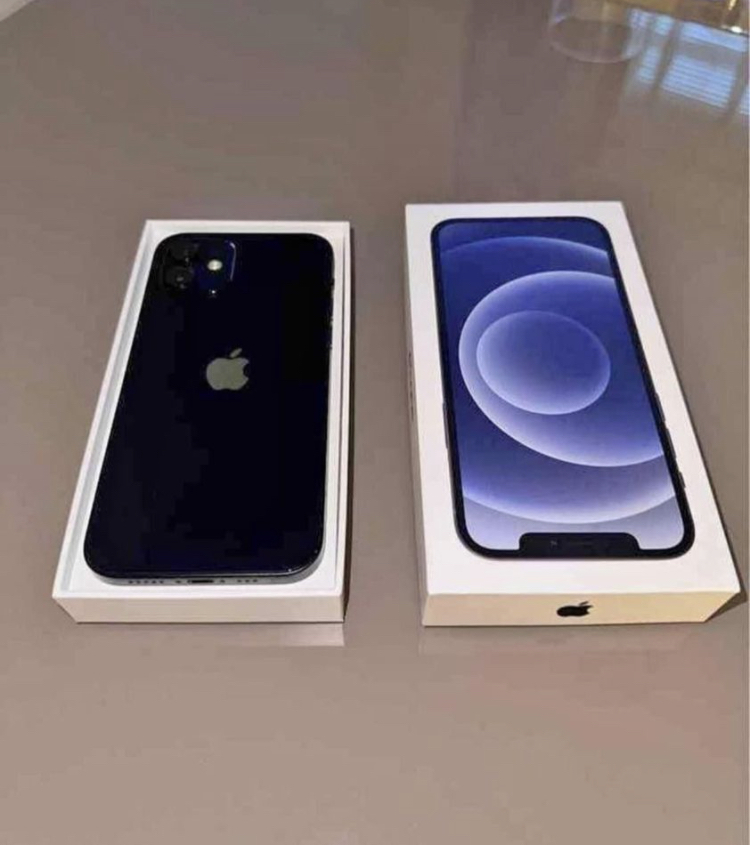 iPhone 12 avec chargeur !