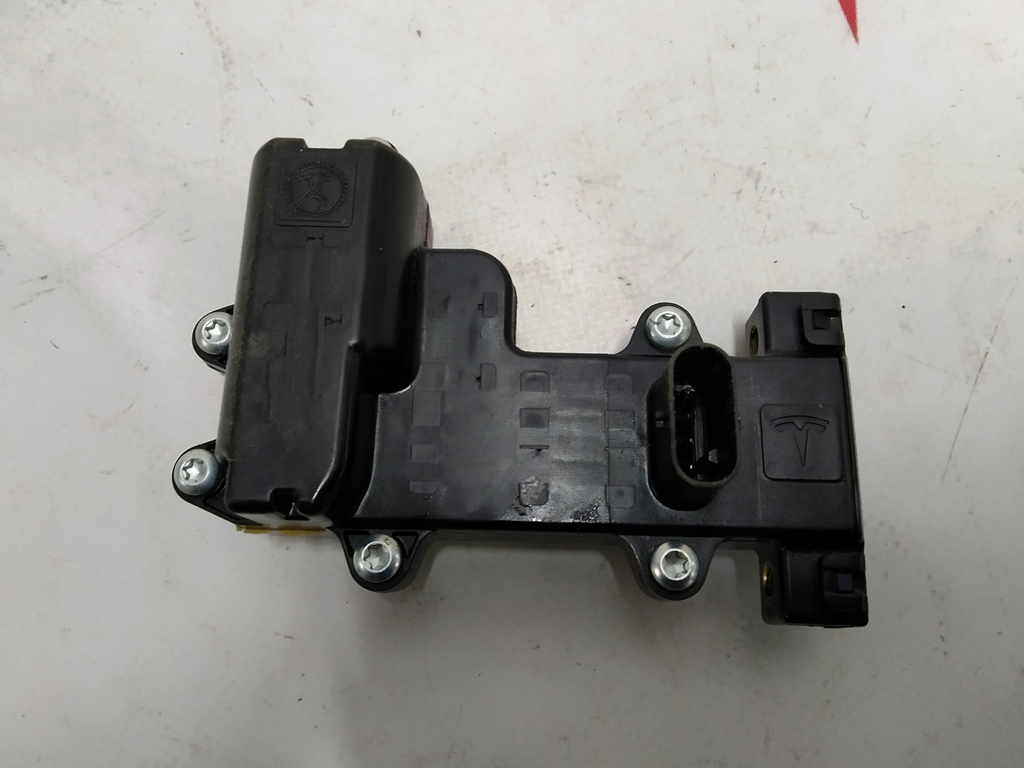 Actionneur de porte avant droite Tesla modèle X 1045354-00-B