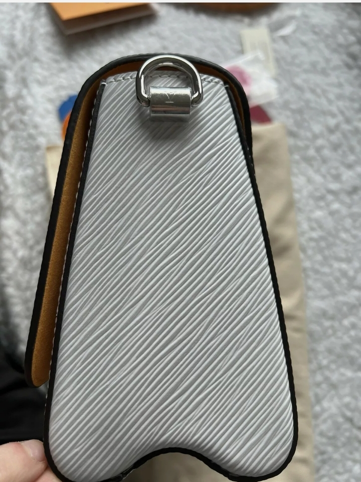 Louis Vuitton Twist MM Épi Leather White (M56132) NEUF
