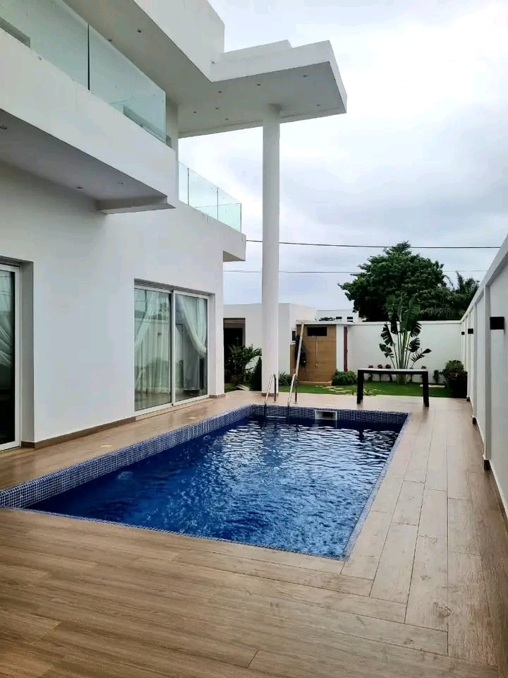 Maison à vendre avec une piscine - Miniature 5
