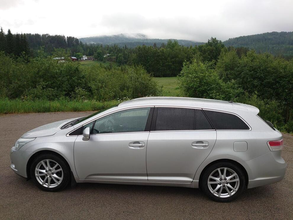 Je vends ma voiture toyata avensis Réf. A1317382 - Miniature 2