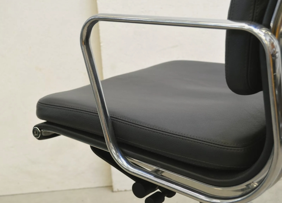 Chaise de bureau en aluminium soft pad Original Vitra EA 219.