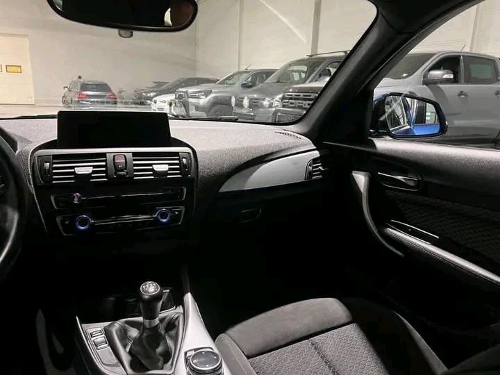 Je mets en vente mon BMW série 1 tout marche bien et ça roule bien - Miniature 2