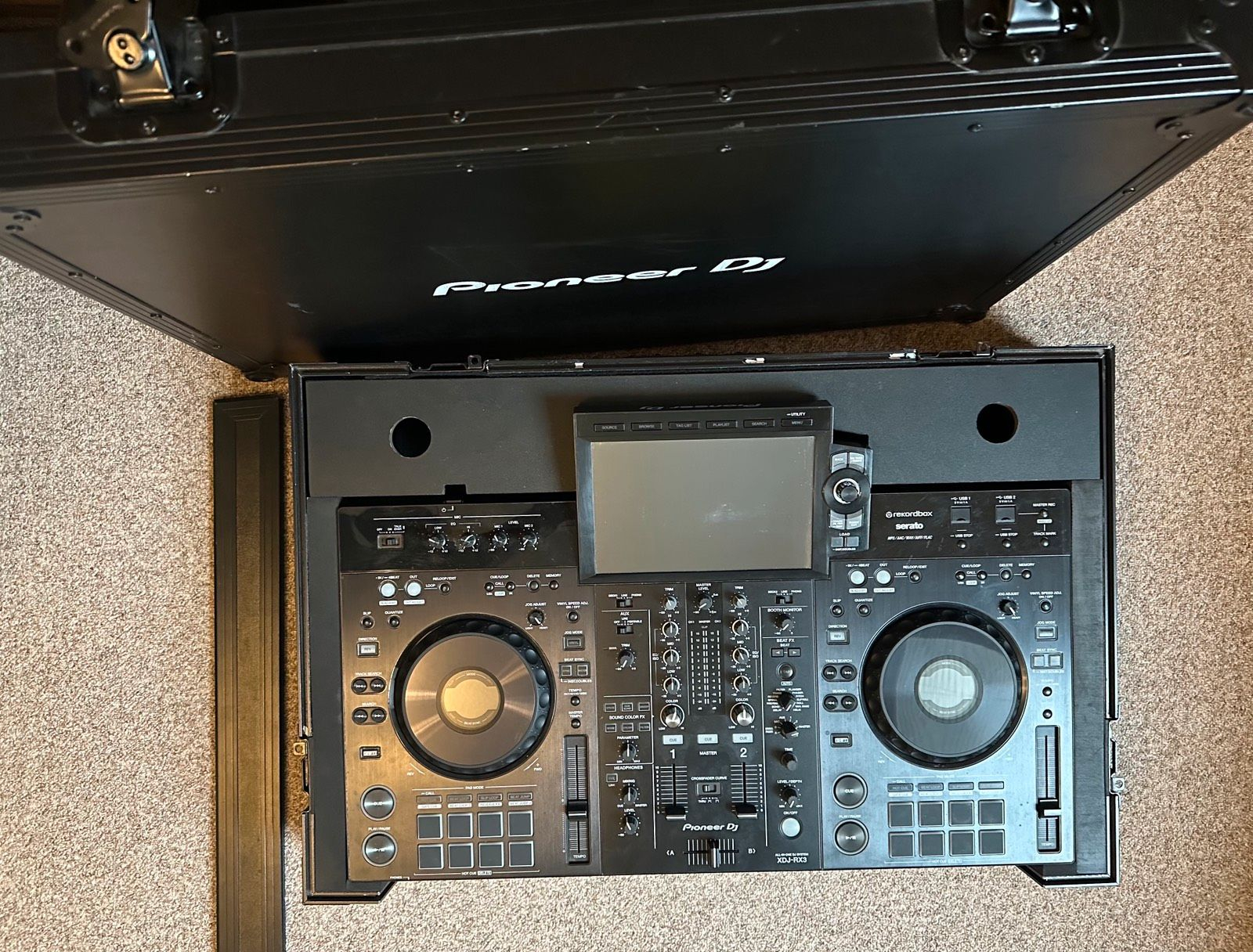 Pioneer DJ XDJ-RX3 dans l'étui