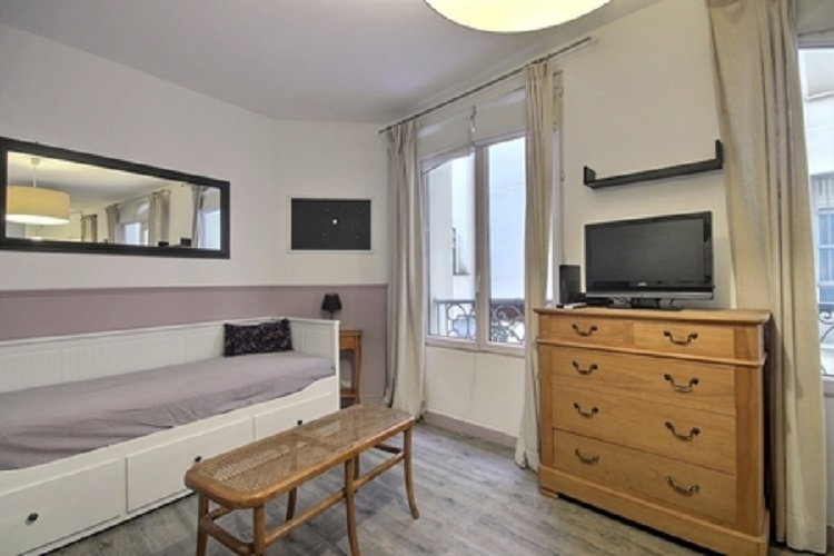 Jolie Studio Meublé Kitchenette