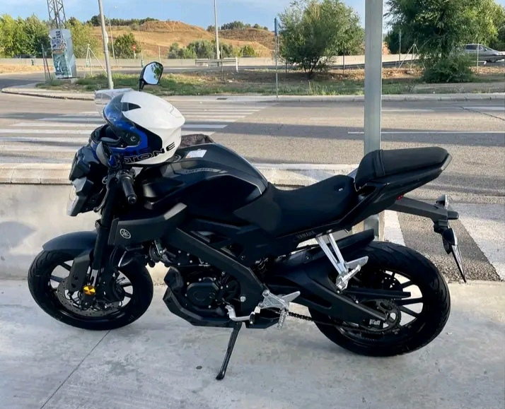 Motos