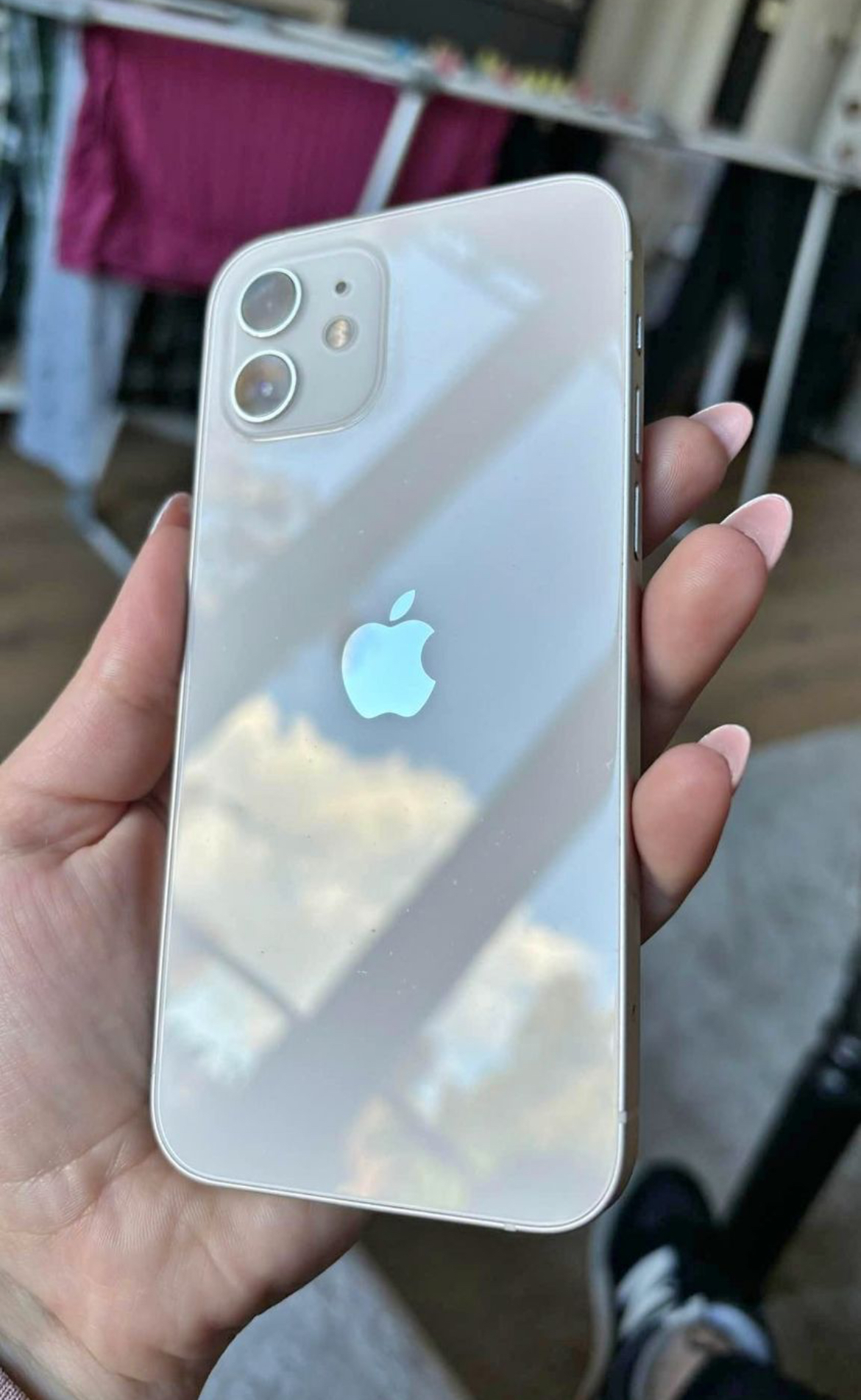 iPhone 12 blanc avec boîte et accessoires
