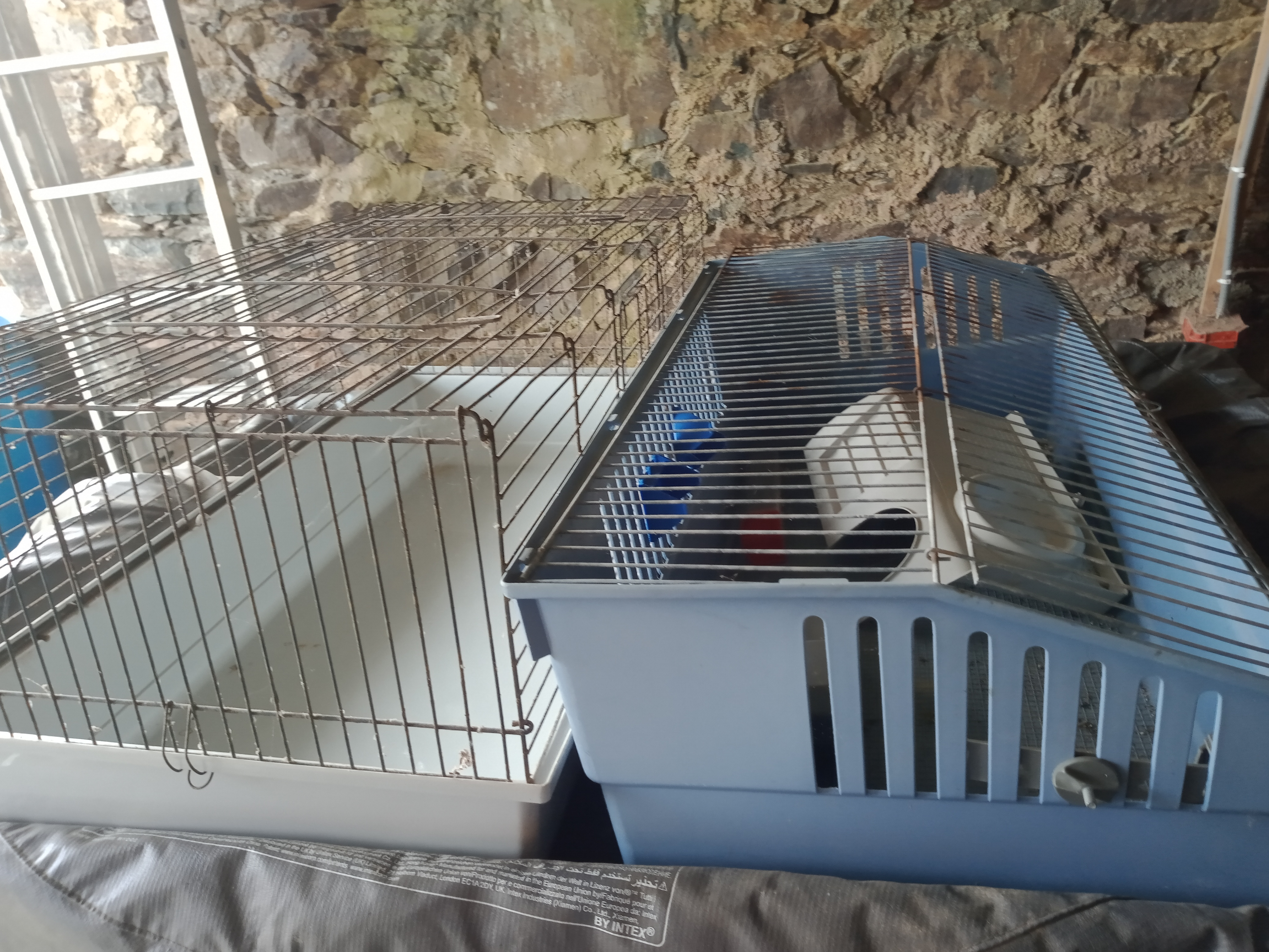 Vente de deux grandes cages pour lapins - Miniature 2
